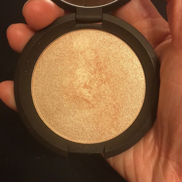 BECCA Other - BECCA Champagne POP highlighter